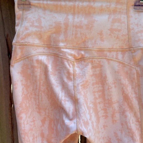 Fabletics Pureluxe Shibori Stripe Ultra High-Waisted PureLuxe 7/8 Legging - Picture 9 of 11